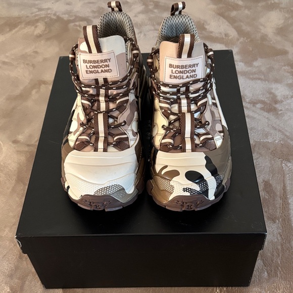 Burberry Sneakers - Picture 5 of 7